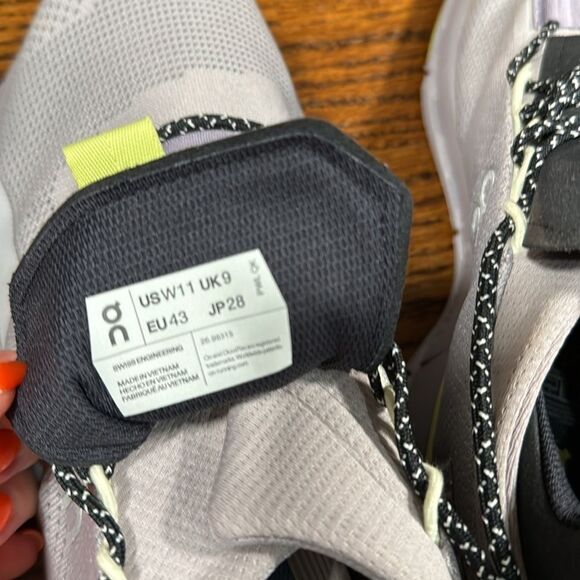 Size 11 On Running Cloudnova
Performance tech - Picture 6 of 6